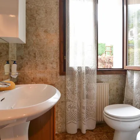 2 Bedroom Awesome In Lusiana Conco